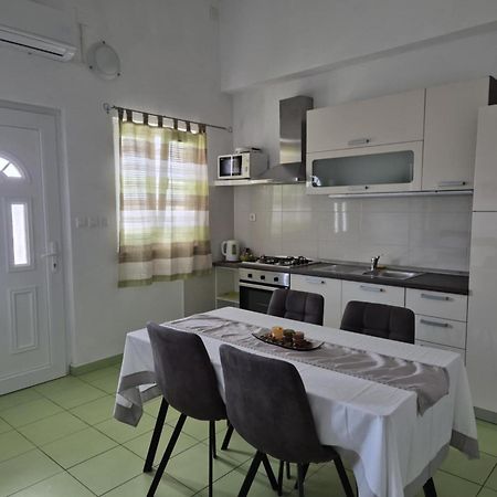 Apartments Marino Povljana Exterior photo